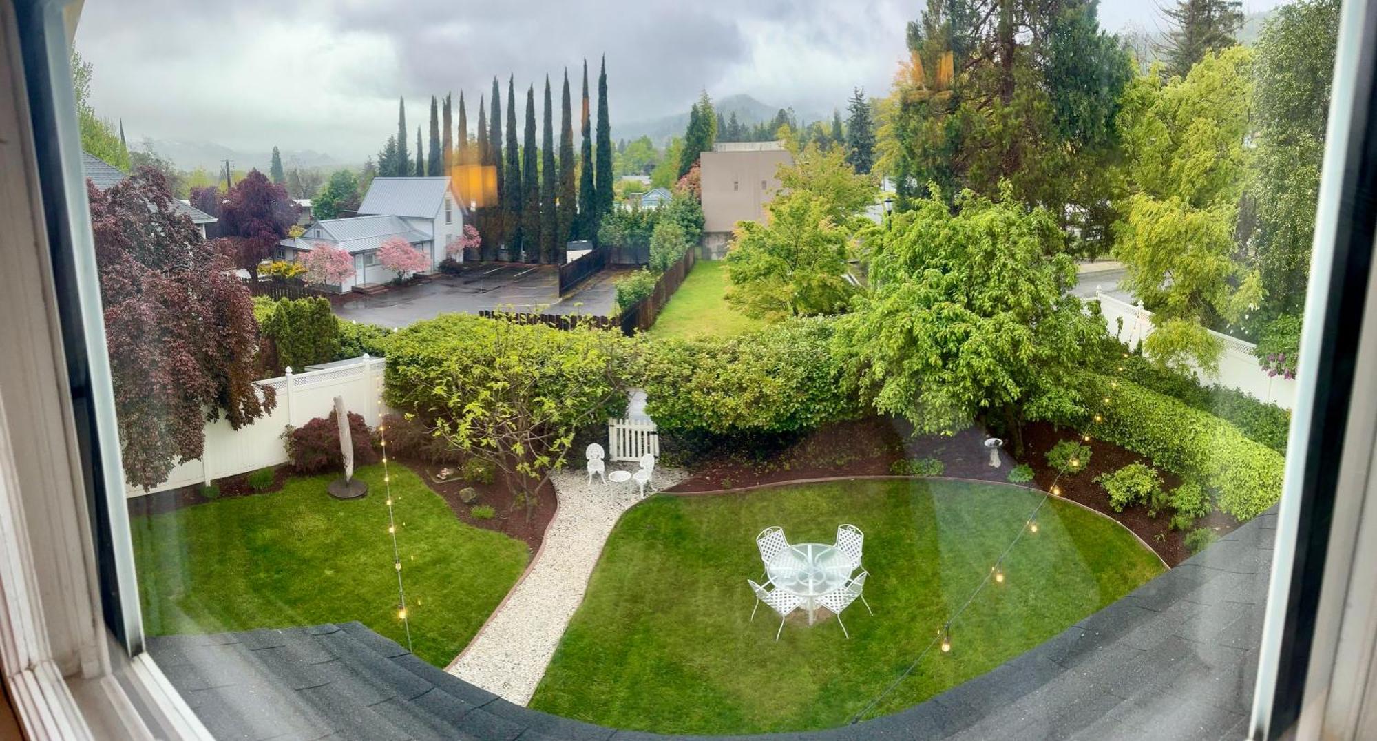 אשלנד Bayberry Inn B&B And Oregon Wellness Retreat מראה חיצוני תמונה